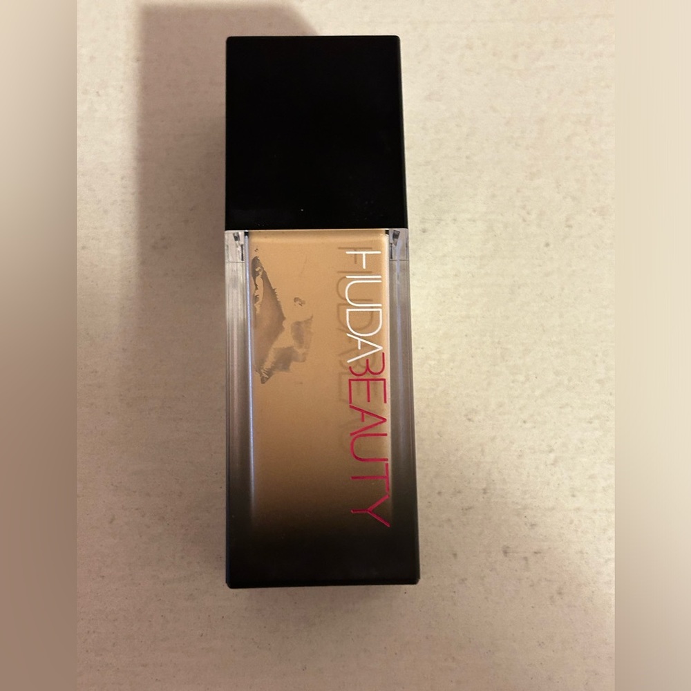 Huda Beauty - Matte Foundation -used once